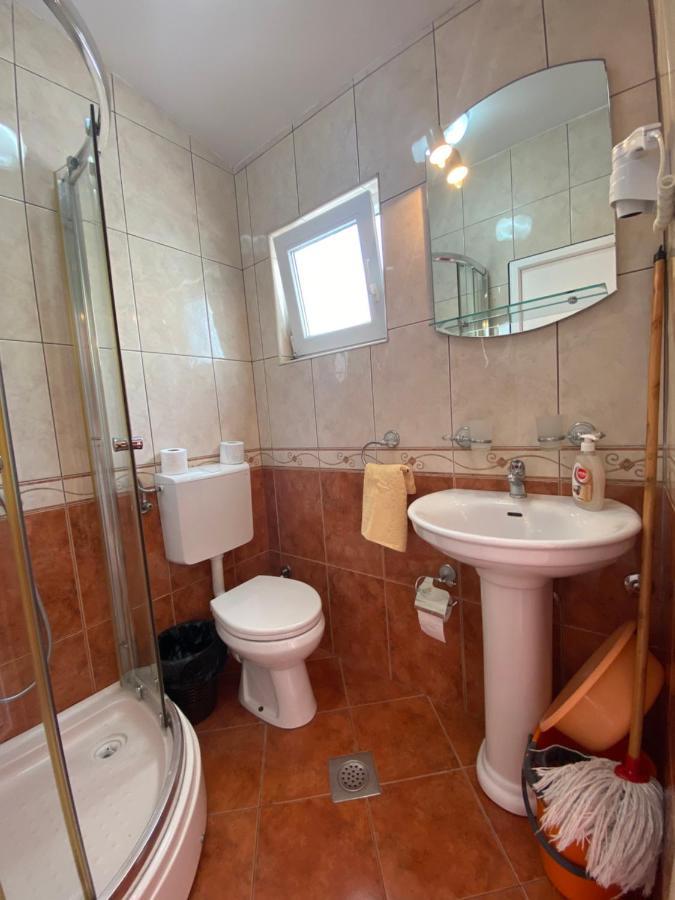Apartmani Luksic Sutomore Bagian luar foto
