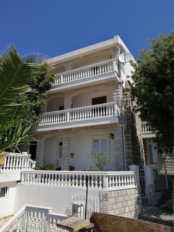 Apartmani Luksic Sutomore Bagian luar foto